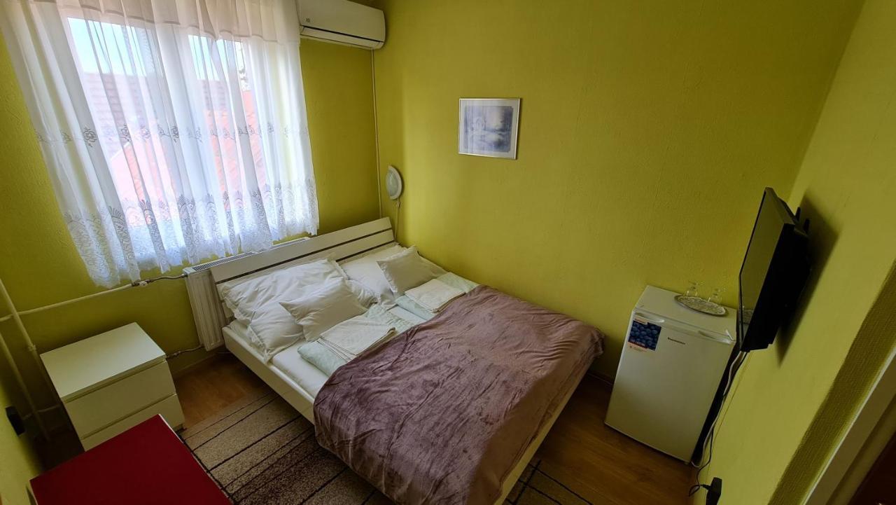 奥兹斯艾特姆酒店 Kiskunfélegyháza 外观 照片